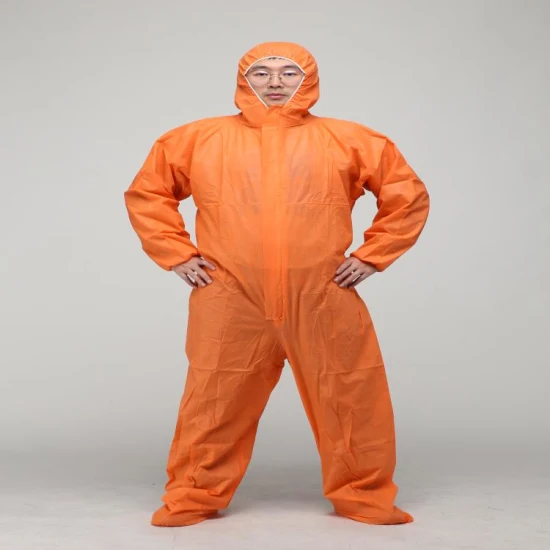 Одноразовая защитная одежда типа 5/6б из нетканого материала SMS оранжевого цвета.